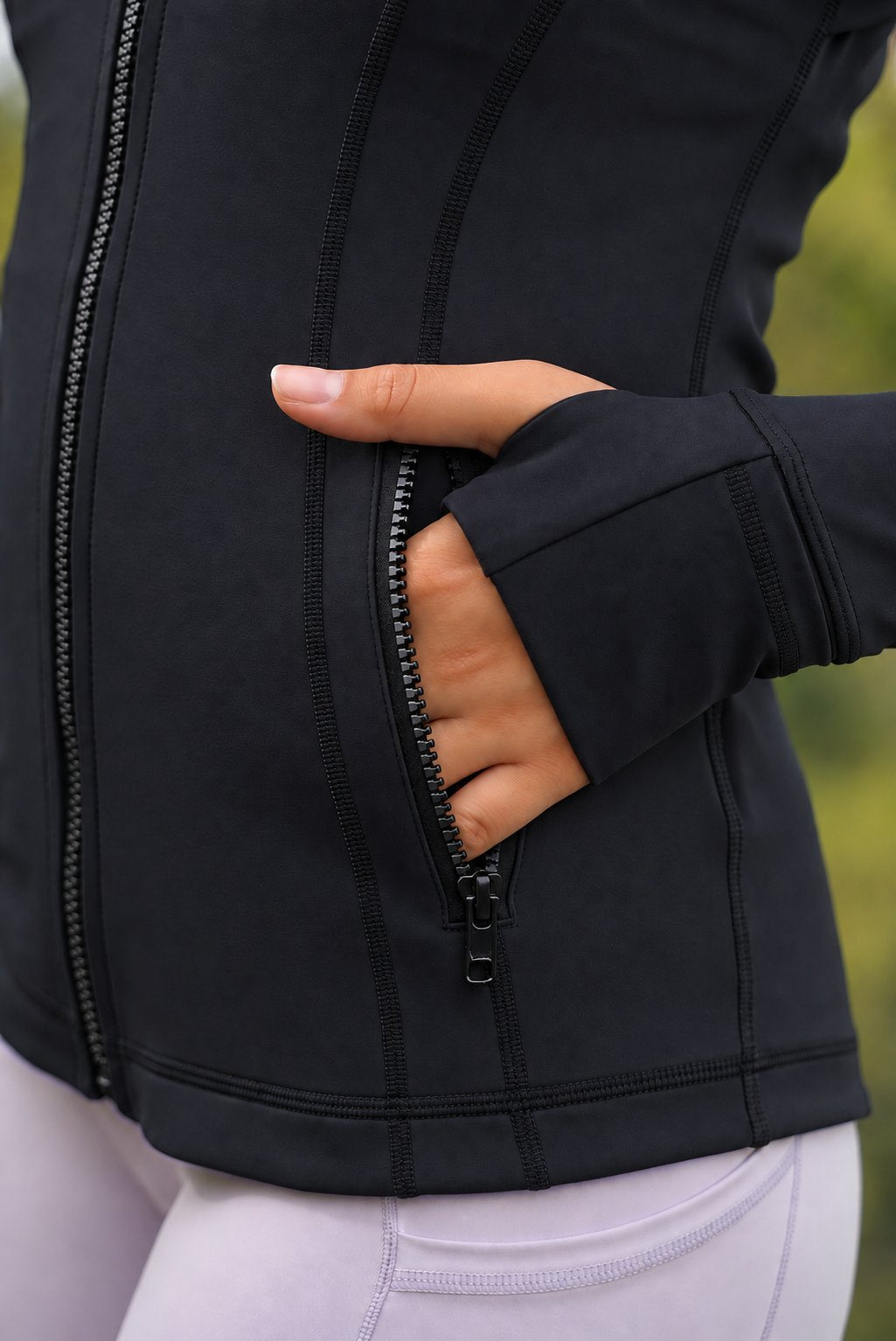 Detalle del bolsillo con cierre de Chaqueta Flexible Fit - Negro Pure